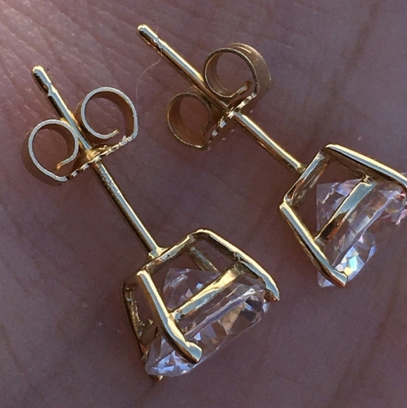 14k Solid Yellow Gold Round Solitaire Diamond Earrings - Picture 4 of 4